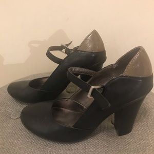 Kenneth Cole Reaction Mary Jane Heels. Big shoe trend for Fall 2025
